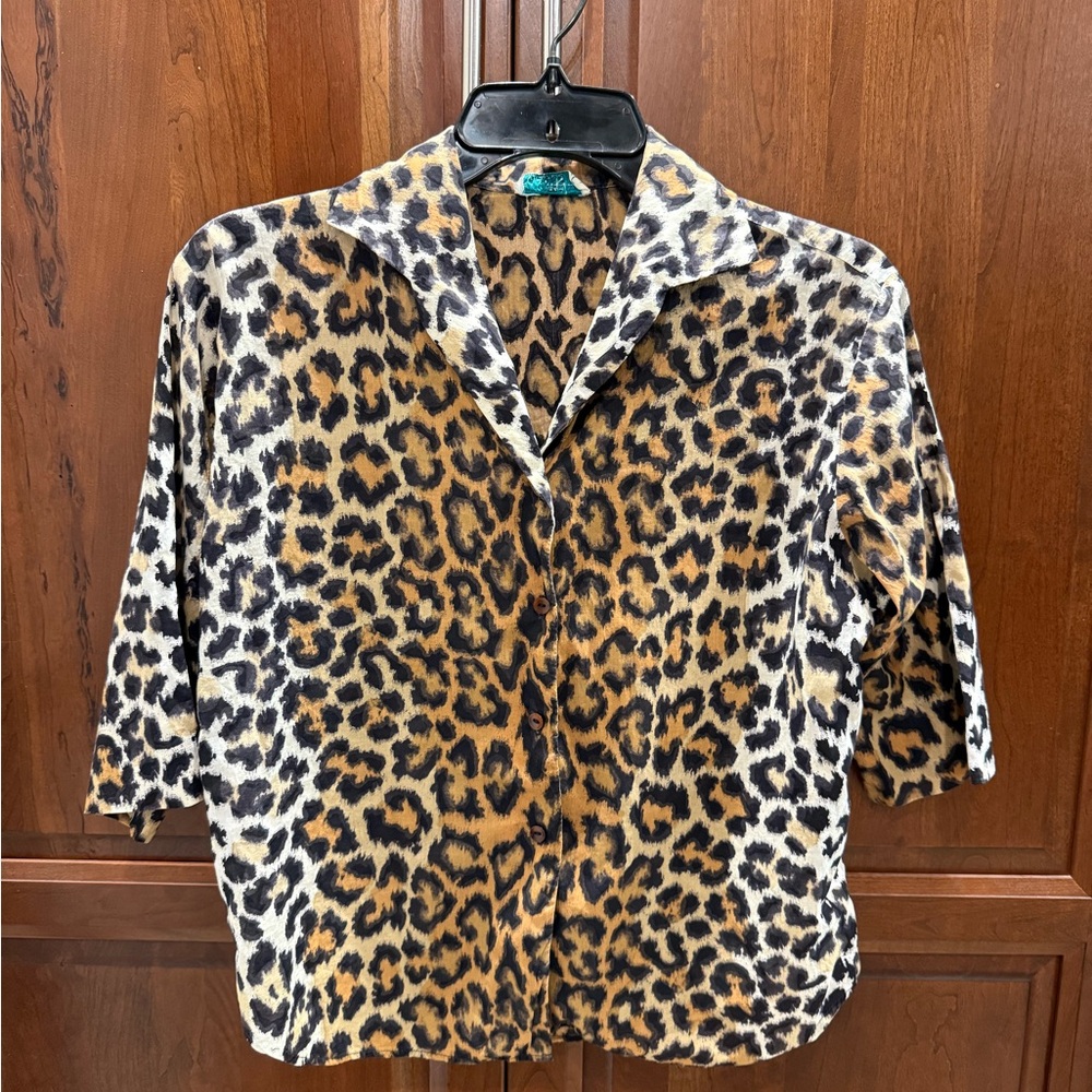 Vintage Women’s Leopard Print Button-Up Shirt